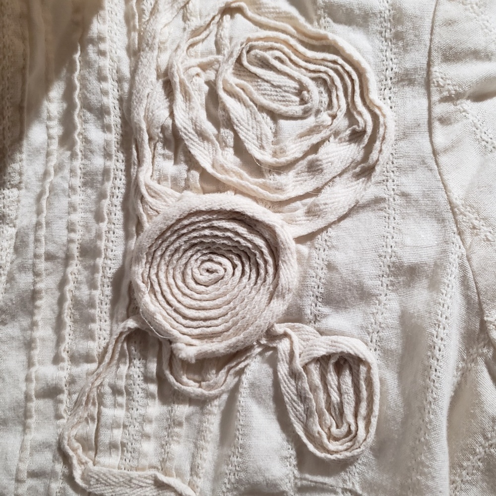 *Maurices* White cotton button up top, small - Picture 3 of 10
